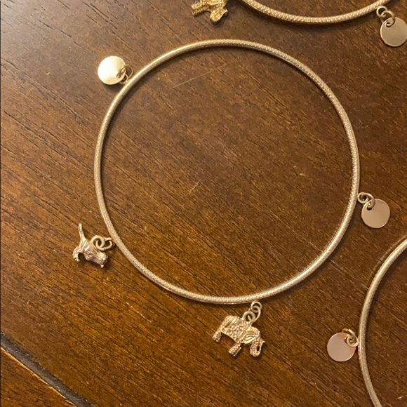 6 gold bangles. Elephants, birds, & heart charms - Picture 14 of 16